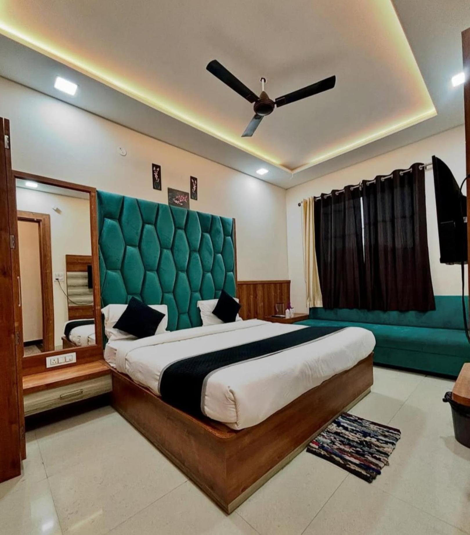 Hotel Blue Terminal Mumbai  Buitenkant foto